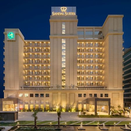 נוידה Sandal Suites By Lemon Tree Hotels מראה חיצוני תמונה