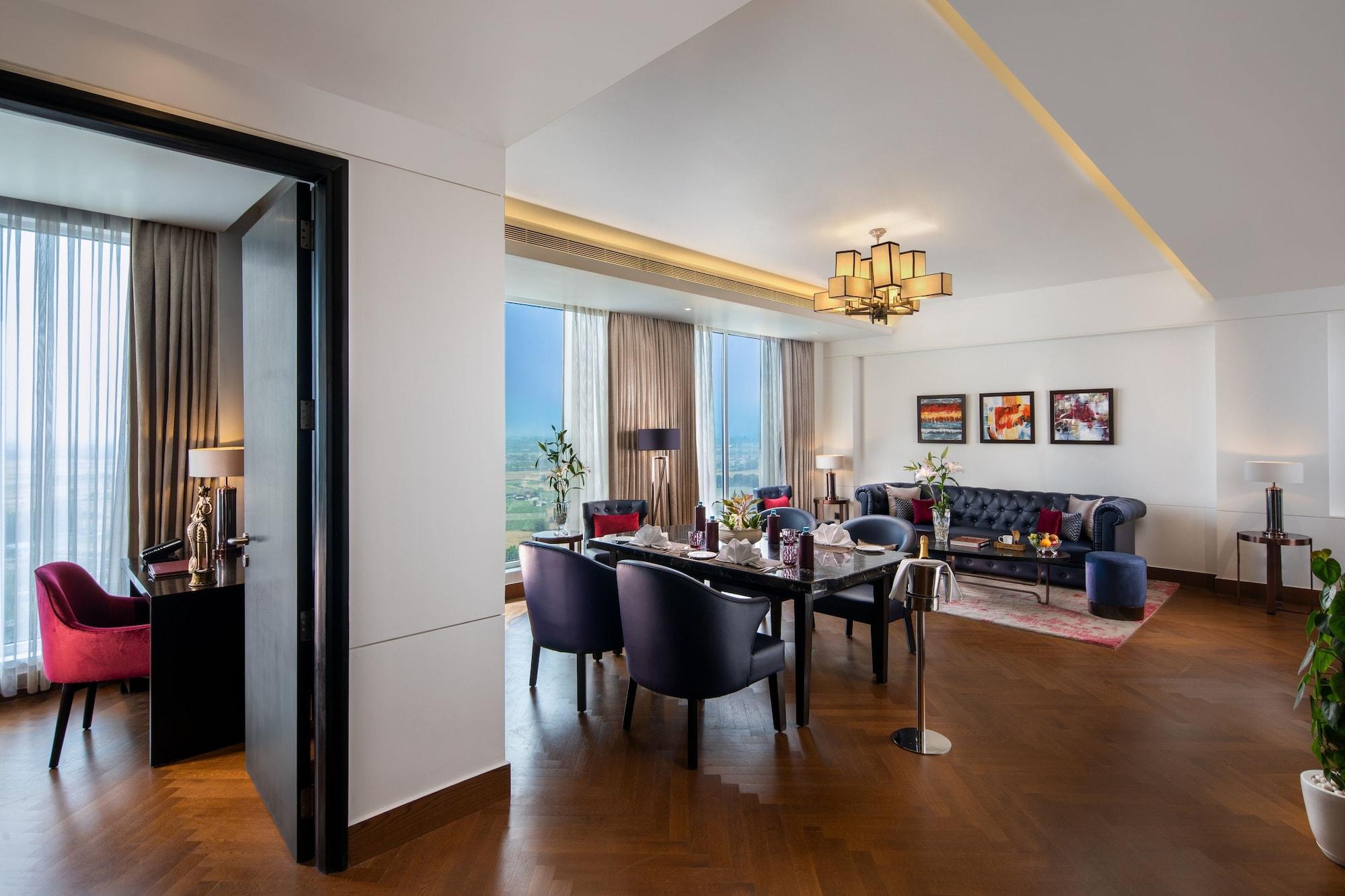 נוידה Sandal Suites By Lemon Tree Hotels מראה חיצוני תמונה