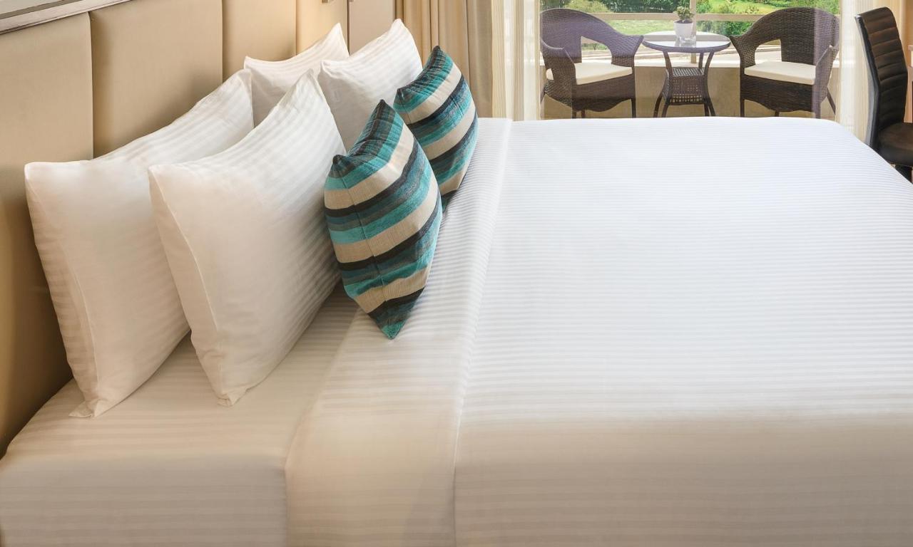 נוידה Sandal Suites By Lemon Tree Hotels מראה חיצוני תמונה