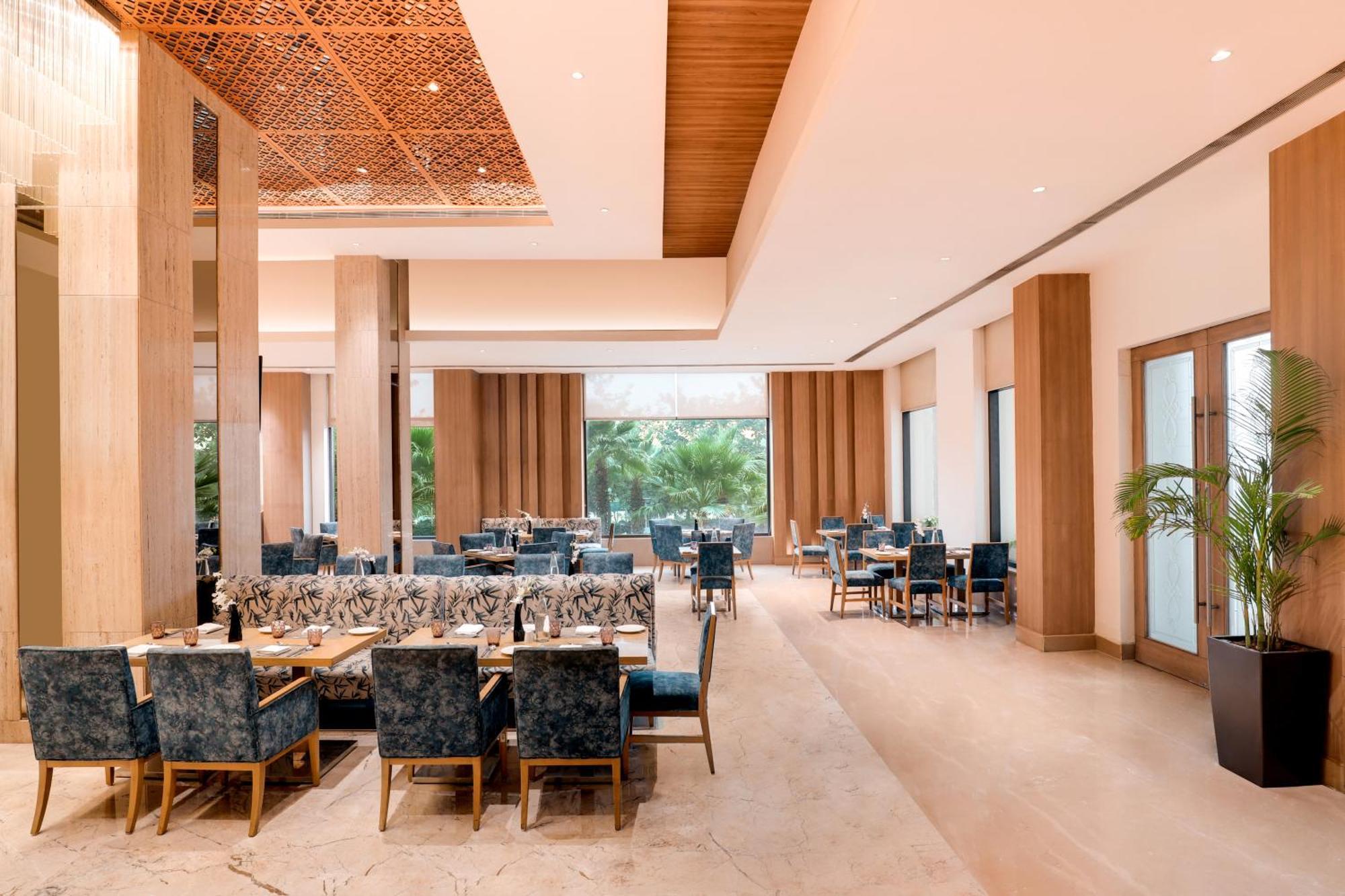 נוידה Sandal Suites By Lemon Tree Hotels מראה חיצוני תמונה