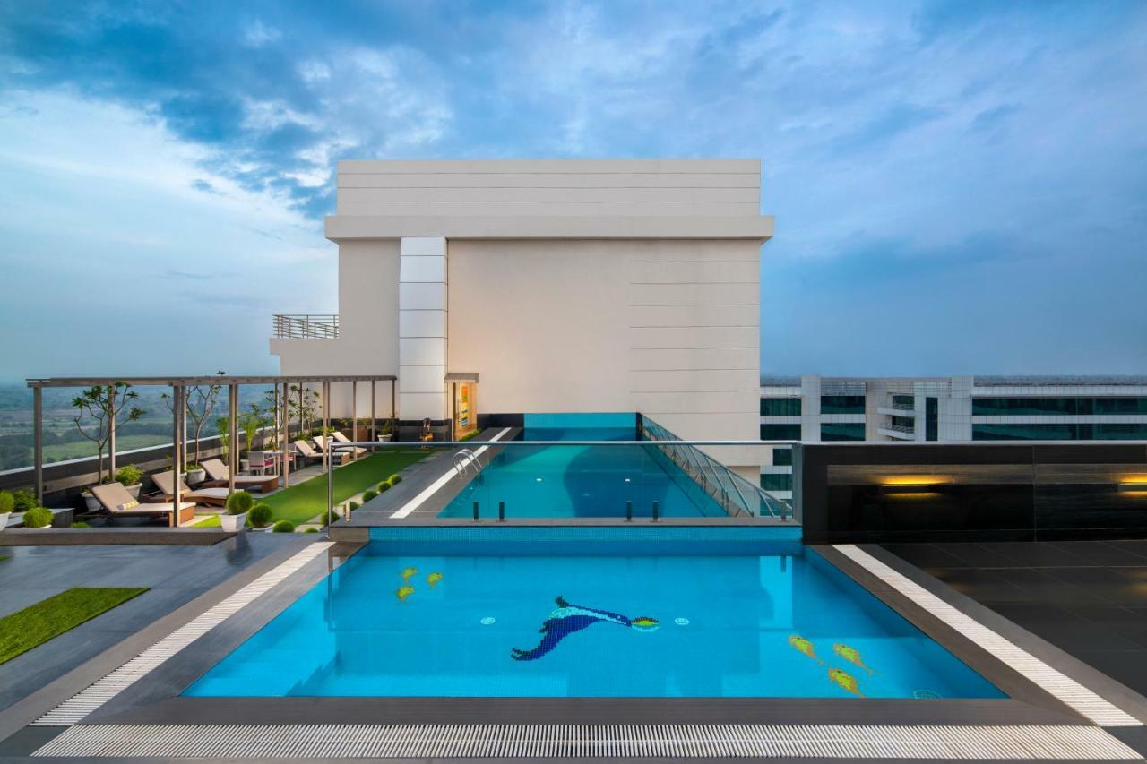 נוידה Sandal Suites By Lemon Tree Hotels מראה חיצוני תמונה